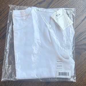 NWT White Women’s Short Sleeve Tee Size Medium
